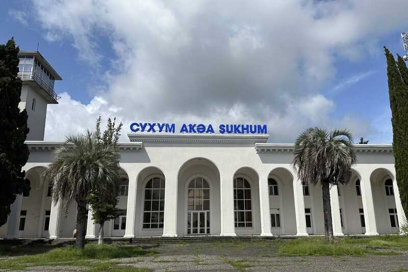 Открытие аэропорта в Сухуме прошло с участием всех политических сил