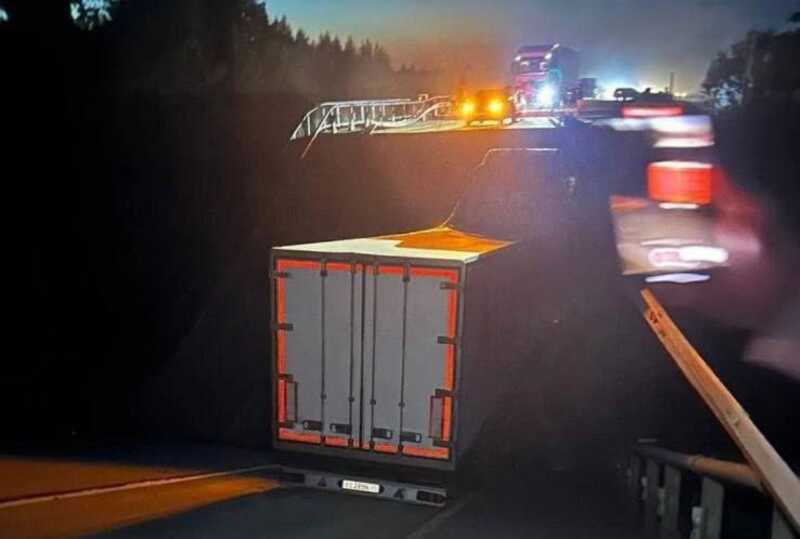 Локомотивная бригада погибла при крушении моста в Брянской области