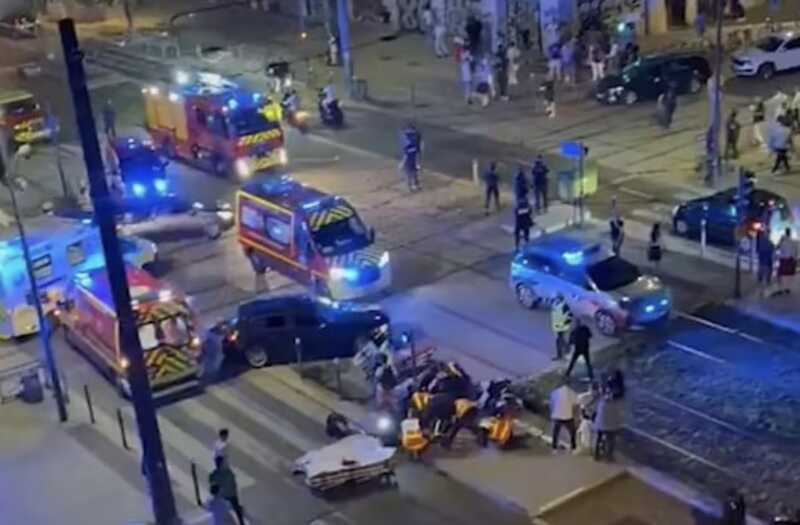 Во Франции автомобилист наехал на группу футбольных болельщиков