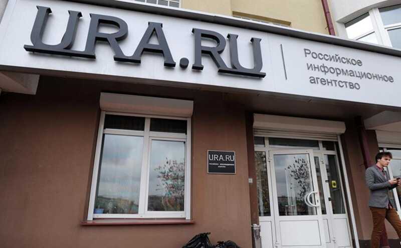 В Ura.ru сообщили о применении физической силы к главному редактору во время обыска в офисе