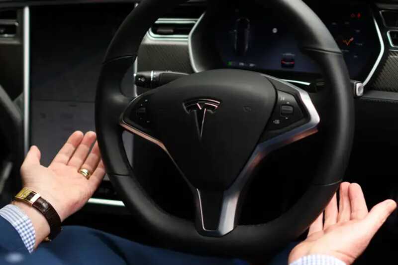 Tesla старалась утаить информацию об авариях с беспилотными автомобилями