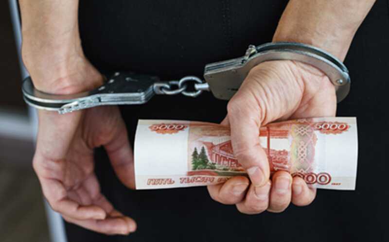 В Ялте заместителя руководителя отдела администрации задержали за получение взятки