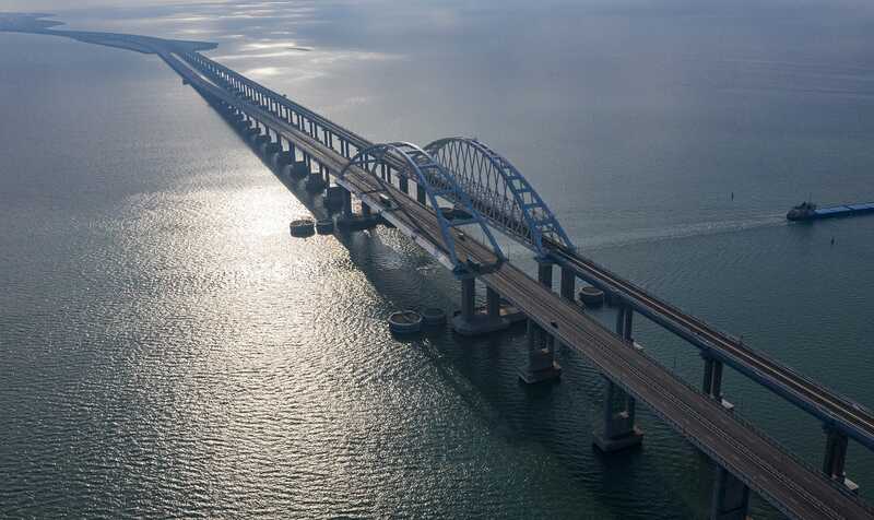 В Крыму перекрыли мост из-за угрозы атаки морских дронов
