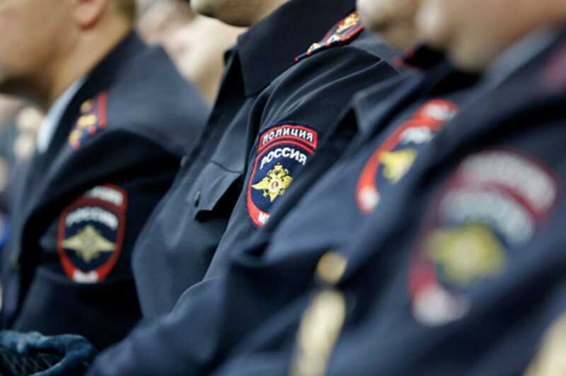 Погоны, алкоголь и оружие: сотрудники силовых структур Подмосковья превратили спецслужбы в криминальную сходку