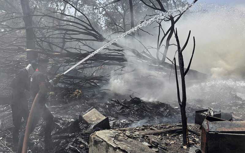 В Сети появились новые кадры падения самолета на жилые здания в Индии