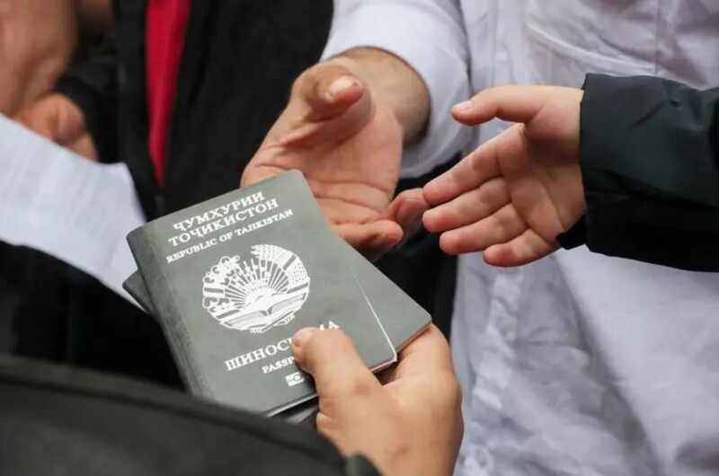 Реестр иностранцев в России ограничивает права на брак и имущество