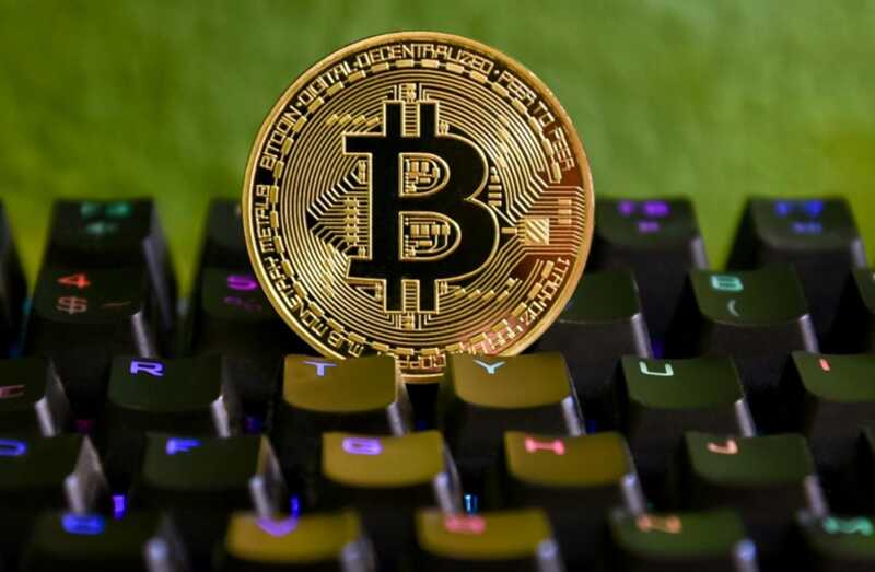 Цена биткоина упала ниже 100 тысяч долларов