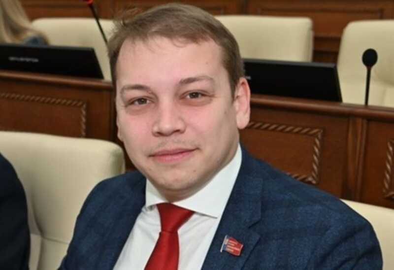 Депутат Матасов, обвиняемый в крупном мошенничестве, ушёл из Заксобрания и партии