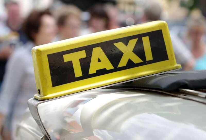 В Москве женщина-таксистка нанесла пассажирке удары кулаками после просьбы сделать музыку потише