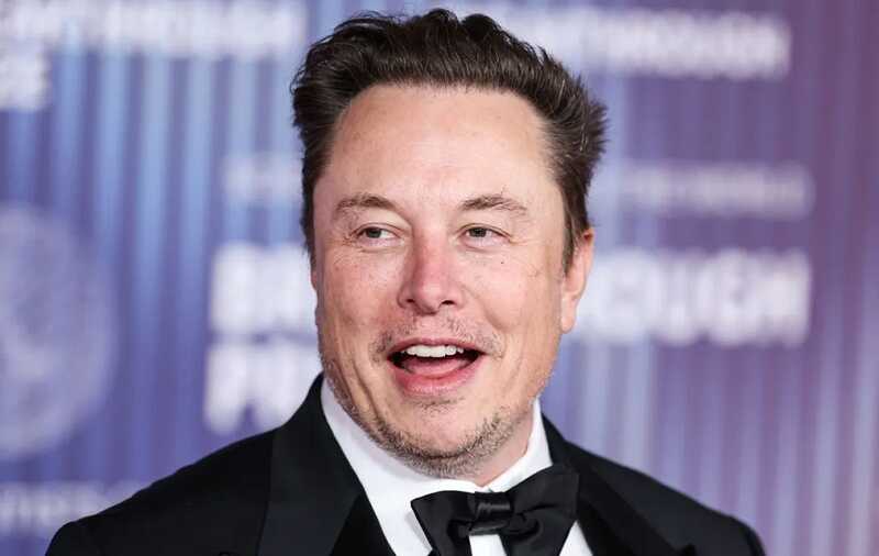 Охрана ресторана Илона Маска Tesla Diner выгнала посетительницу на Audi с парковки