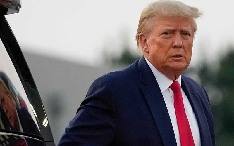 Трамп пригрозил «гораздо большим» количеством вторичных санкций за покупку российской нефти