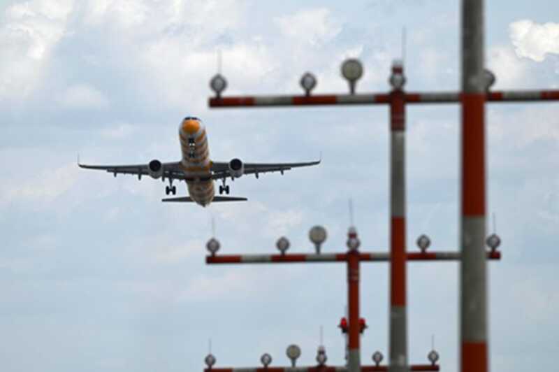 Немецкий самолет авиакомпании Condor воспламенился в полете