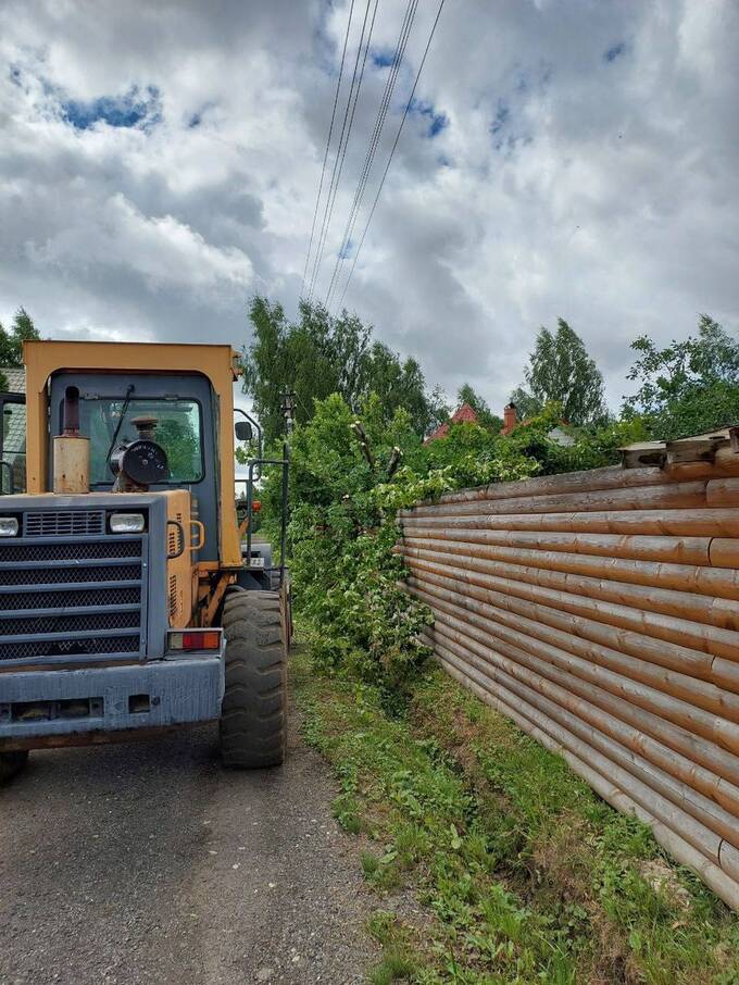 Жители Московской области третий день борются с последствиями урагана rtiqhxiqetiqxqkmp