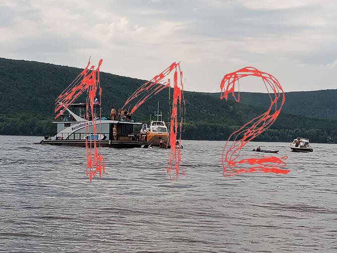 На Волге столкнулись теплоход и моторная лодка: есть пострадавшие