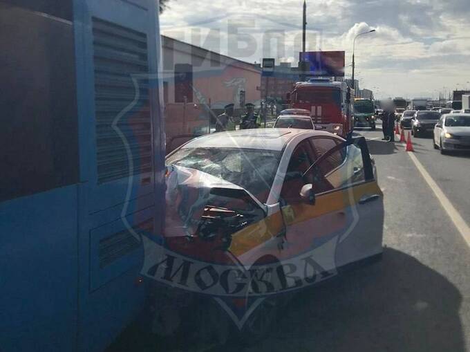 В Москве такси столкнулось с автобусом: есть пострадавшие qzeiqrxiqhtihdkmp