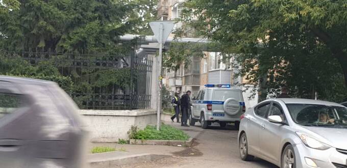 Жители Красноярска сообщают о стрельбе возле школы