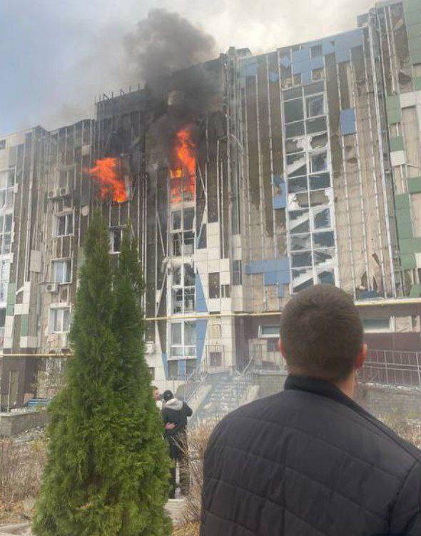 В Белгороде беспилотник врезался в многоэтажку: есть пострадавшие