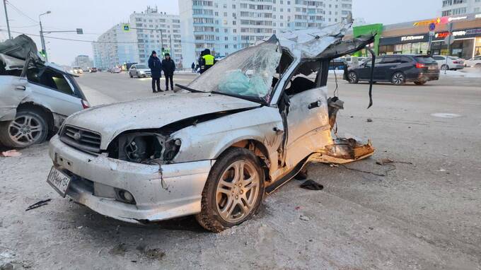 Легковушка влетела в столб в Новосибирске: есть погибшие dqhikkiqzhiqzukmp