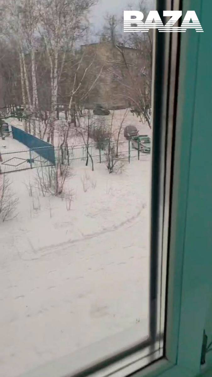 В Новосибирске ученики забаррикадировали двери школы после угрозы нападения