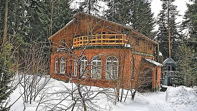 Как живёт Лия Ахеджакова: дом в старинном посёлке и квартира в центре Москвы rqidqtiexiddkmp