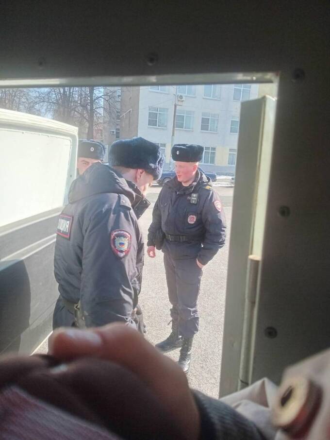 В Екатеринбурге девушки не смогли провести пикет против домашнего насилия