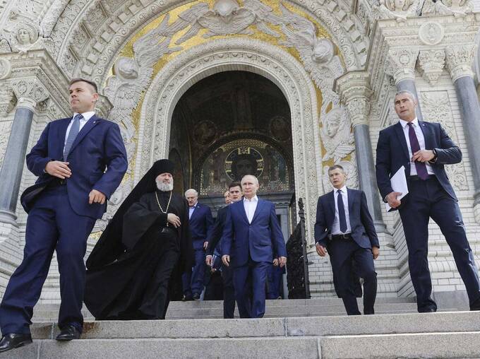 Как работают охранники Путина: зарплата, требования и секреты службы ФСО