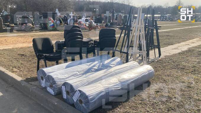 На Троекуровском кладбище идет подготовка к последнему прощанию с Бедросом Киркоровым dzeiqxxidzzidrkmp