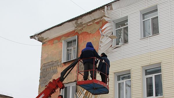 В доме на улице Гагарина в городе Сухой Лог от стены оторвался сайдинг В доме на улице Гагарина в городе Сухой Лог от стены оторвался сайдинг hridqxiqukiddrglv